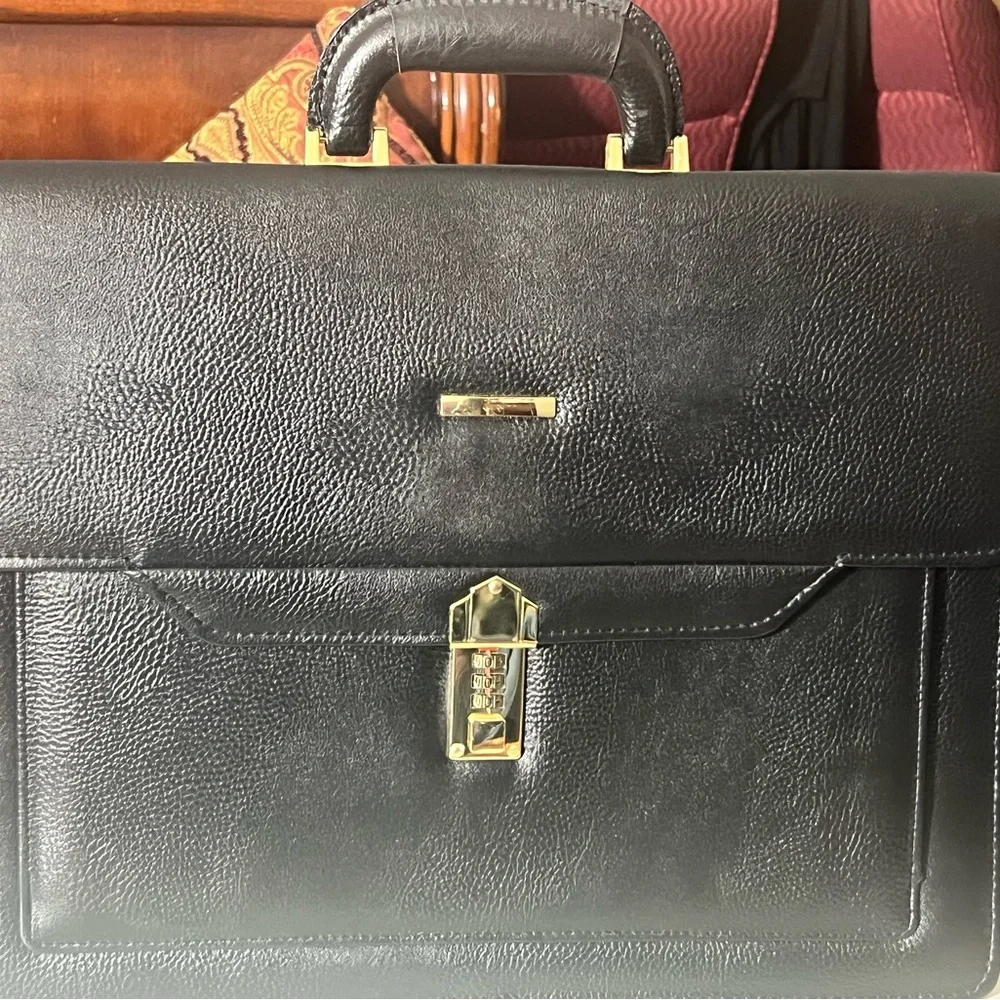 Elegant Black Leather Men's Briefcase